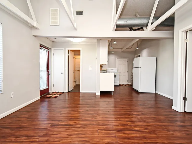 1222 Illinois St — Photo 3
