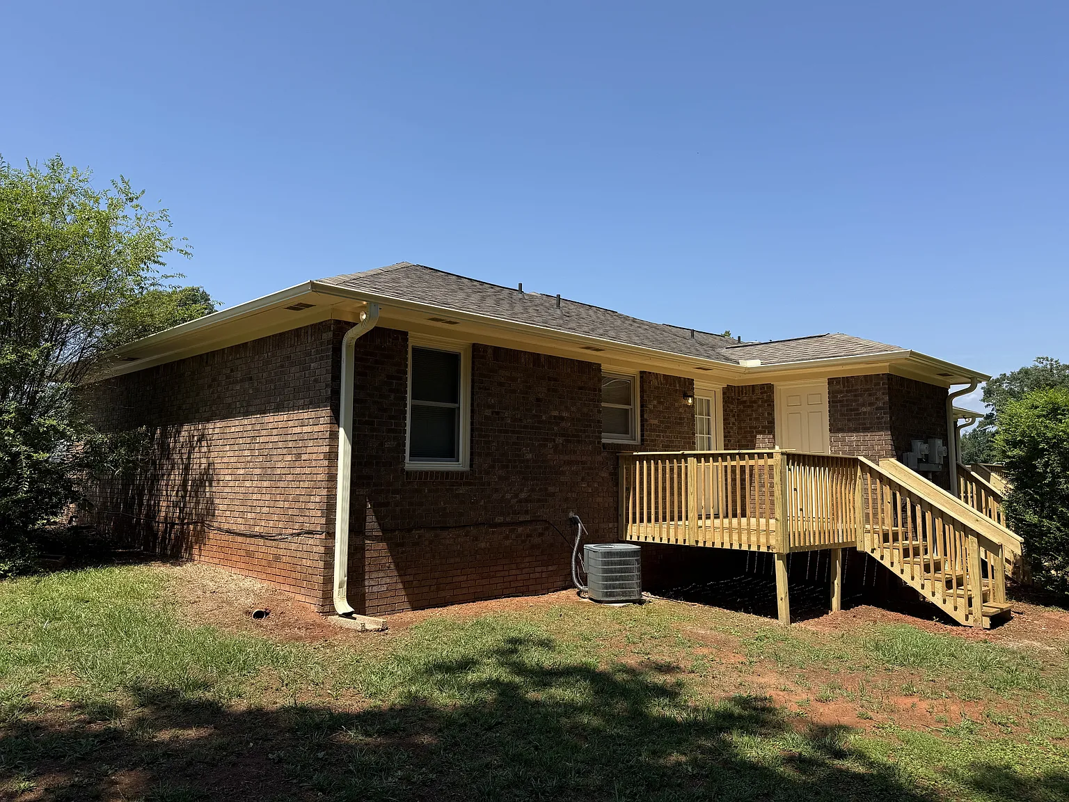 2 bed, 1.5 bath, 900 sqft, $1,100 — Photo 2
