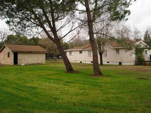4th image of 8032 Holly Dr