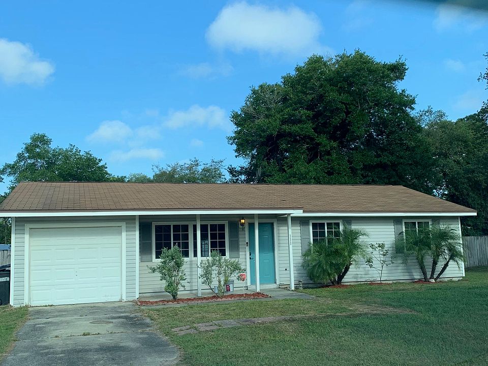 1st image of 111 Pine Oak Dr