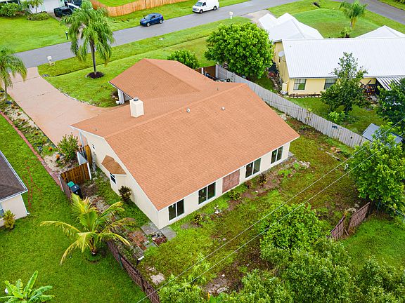 4th image of 374 NE Glentry Avenue