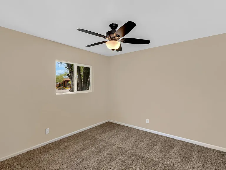 2217 E Silver St — Photo 17