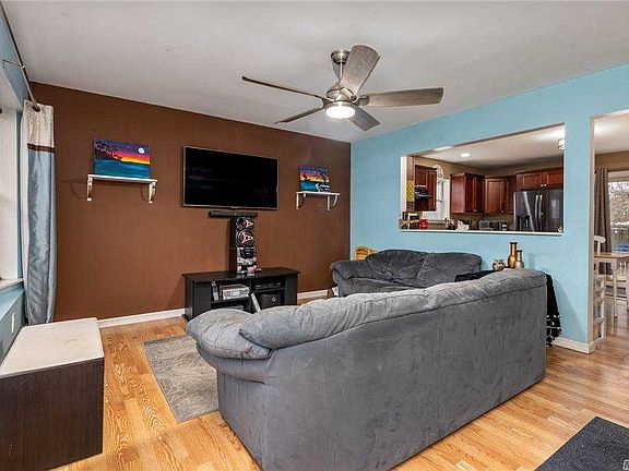 3rd image of 99 Moriches Ave