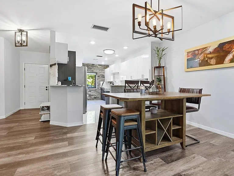 1143 Duncan Cir #103 — Photo 4