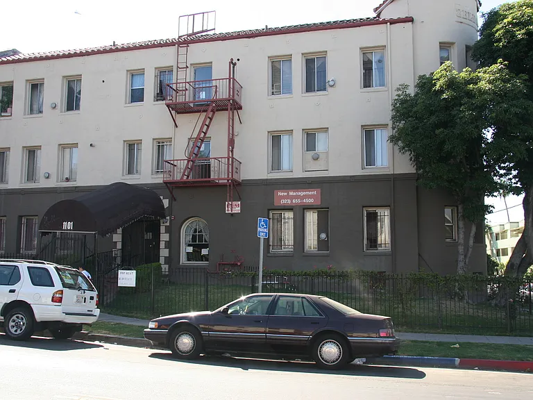 1101 S Norton — Photo 1