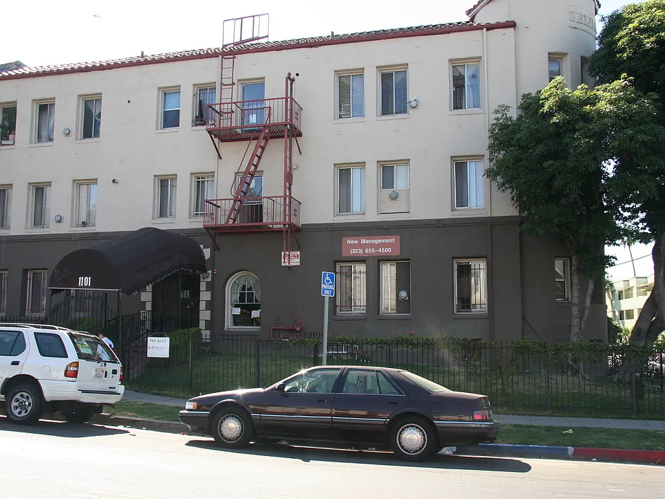 1101 S Norton
