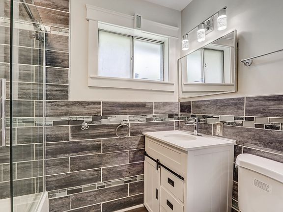 5th image of 4012 Sawyer St