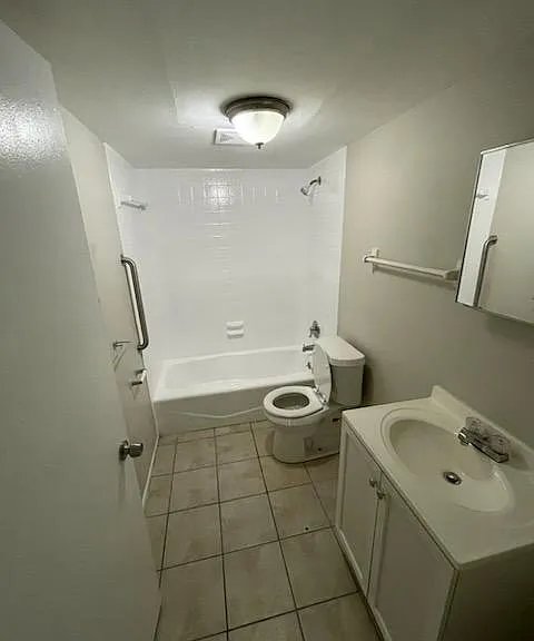 4130/4132/4134 Washington Avenue - 4130 — Photo 5