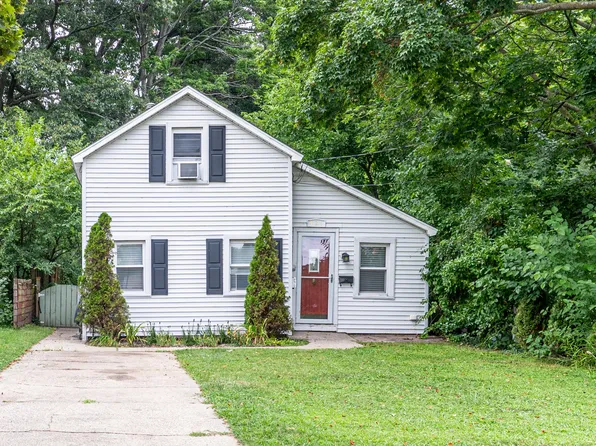 421 River St, Spring Lake, MI 49456