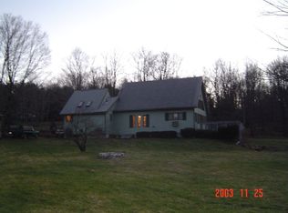 8 South Ln, Granville, MA 01034