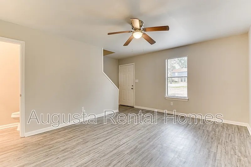 2 bed, 1.5 bath, 1050 sqft, $995 — Photo 1