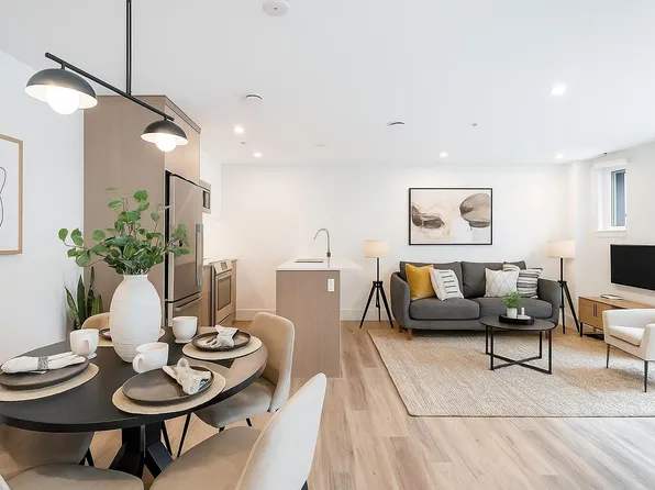 2085 E 1st Ave #109, Vancouver, BC V5N 1A1