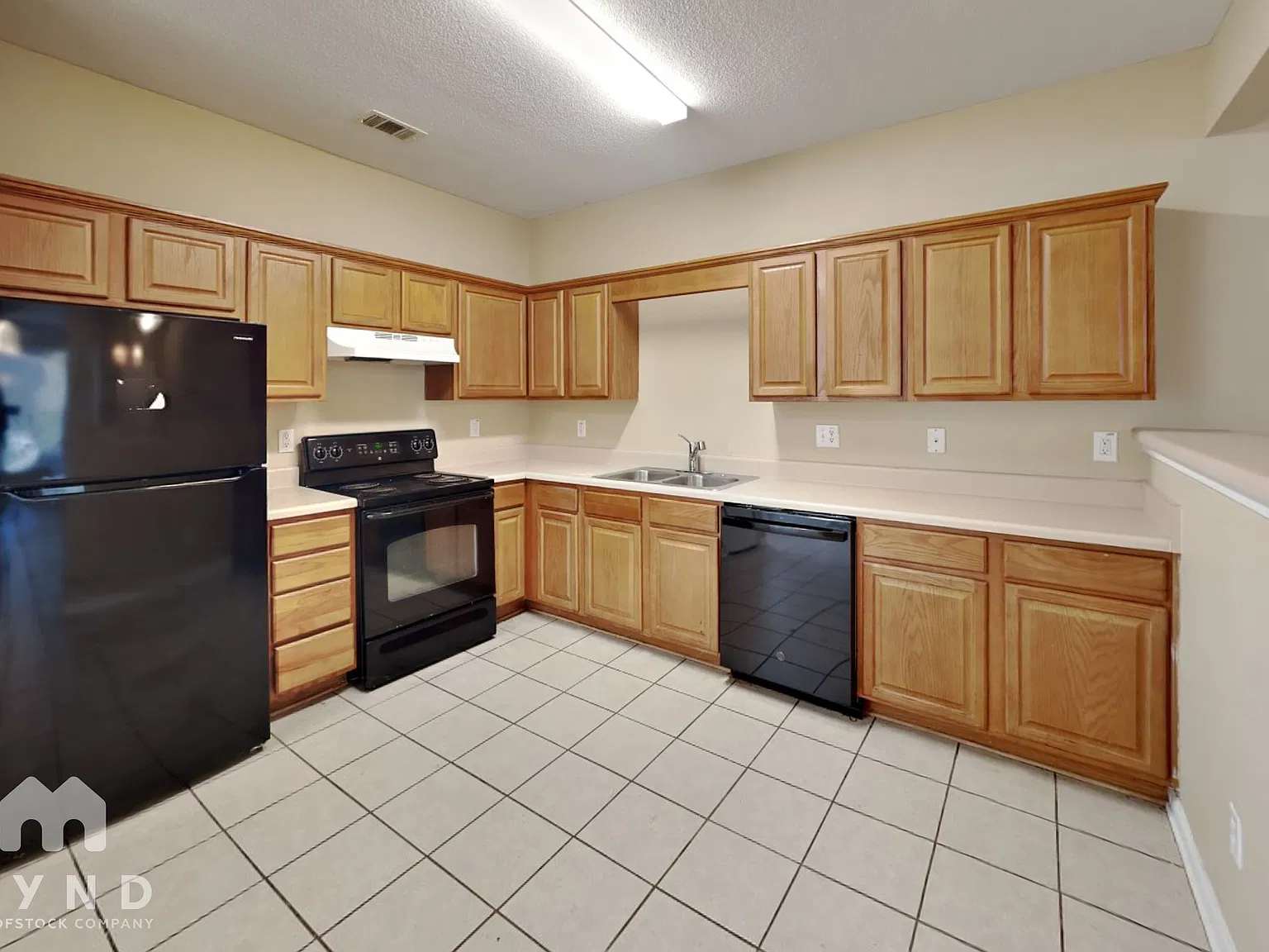 3 bed, 2.5 bath, 1440 sqft, $1,650 — Photo 3