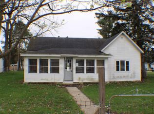 1132 E Newell St, White Cloud, MI 49349