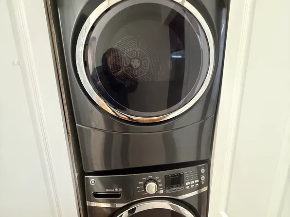 592 East 81st Street image 23 of 24