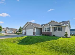 1450 Cedar River Dr, Palo, IA 52324