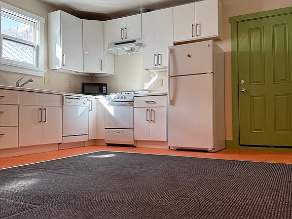 4th image of 10178 Donner Pass Rd #3