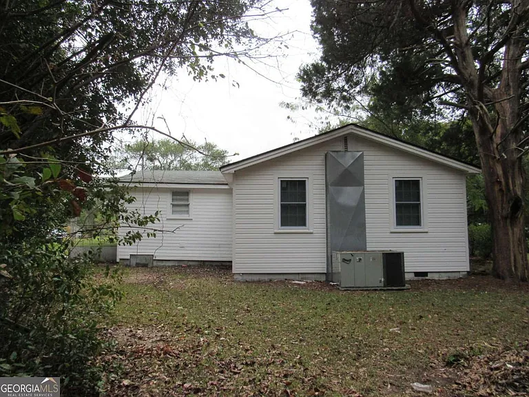 112 Judy Ave — Photo 10