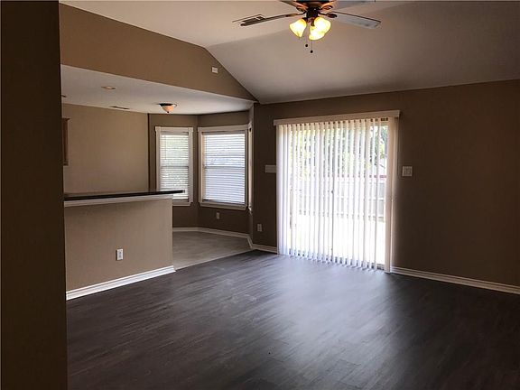 3rd image of 306 Cedar Dr