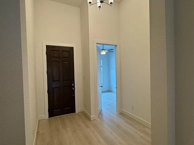 7129 Carriage Light Dr — Photo 5