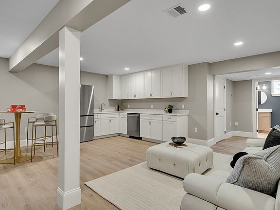 3rd image of 1 Cushing St