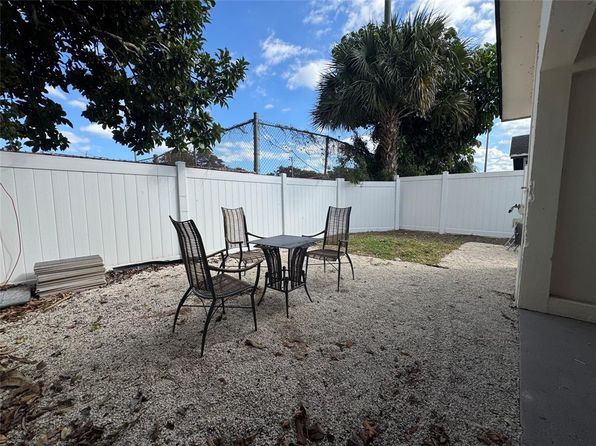 980 SW 76th Ave APT 3