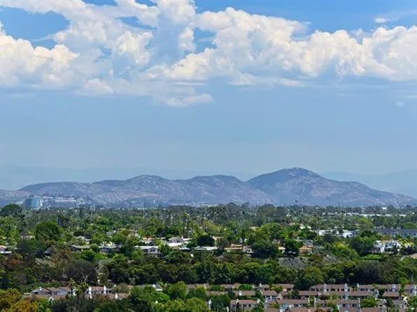 5681 Desert View Dr, La Jolla, CA 92037