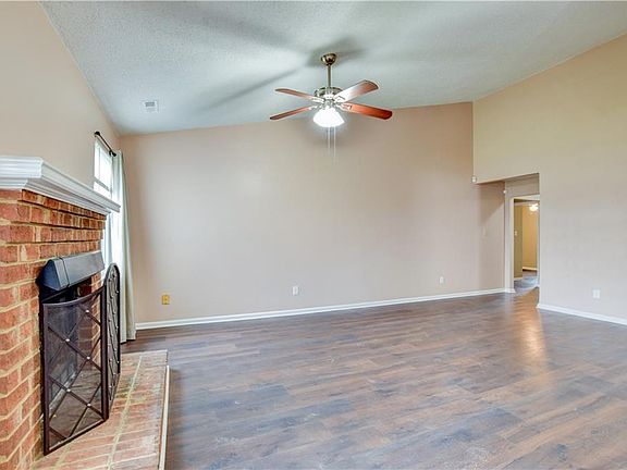 3rd image of 900 Raton Ct