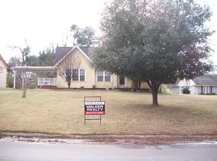 1211 E 3rd St, Hope, AR 71801