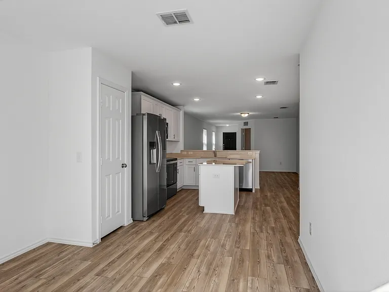 605 Grenada Lake Dr — Photo 24
