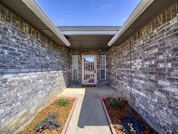 2nd image of 2112 NW Ashley Cir