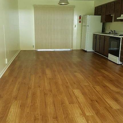 3rd image of 637 Epperson St