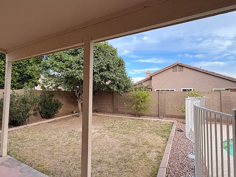685 W Douglas Ave — Photo 20