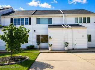 94 Hampton Grn, Staten Island, NY 10312