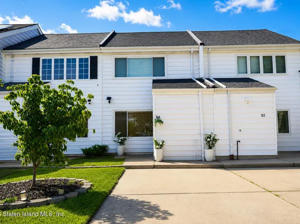94 Hampton Grn, Staten Island, NY 10312