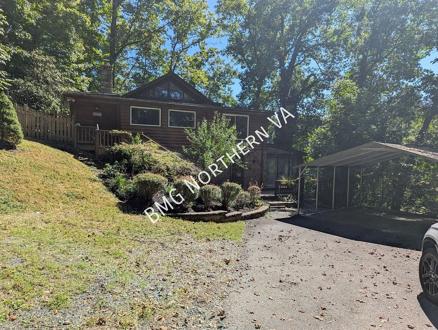 Unique 2 Bed 2 Bath Lake House With Private Floating Dock In Lake Jackson Hills — Photo 4