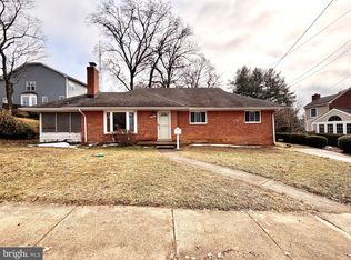 2121 Patrick Henry Dr, Arlington, VA