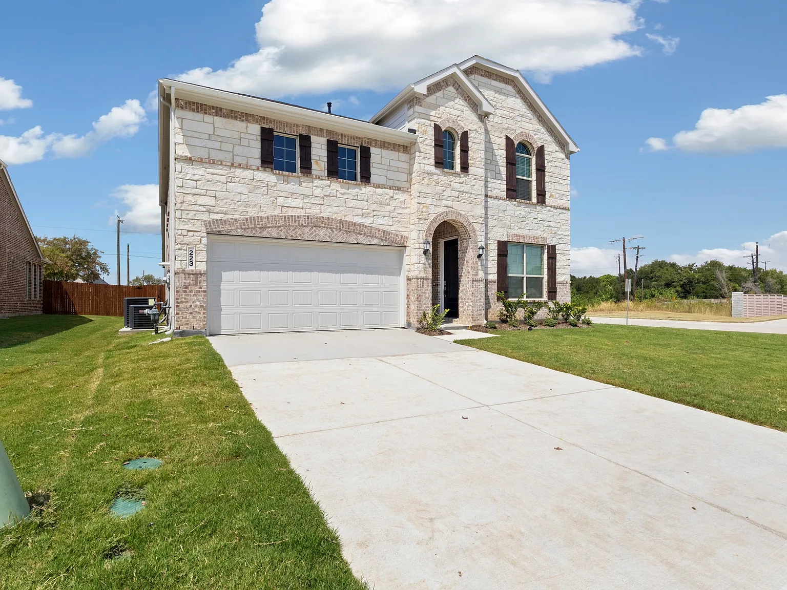 3 bed, 2.5 bath, 3069 sqft, $2,900 — Photo 3