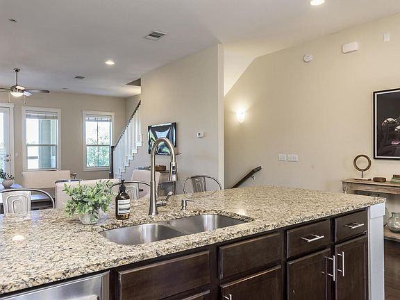4th image of 2520 Bluebonnet Ln Unit 9