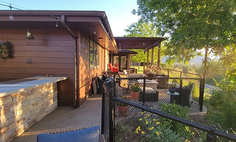 1037 View St — Photo 3