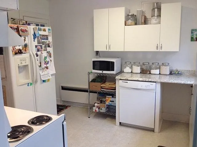 1045 N Lexan Cres — Photo 2