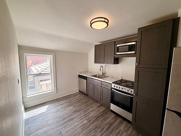 3rd image of 319 Jerry St APT 3