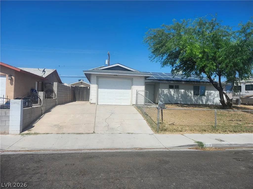 3 bed, 2.0 bath, 1204 sqft, $1,700 — Photo 3
