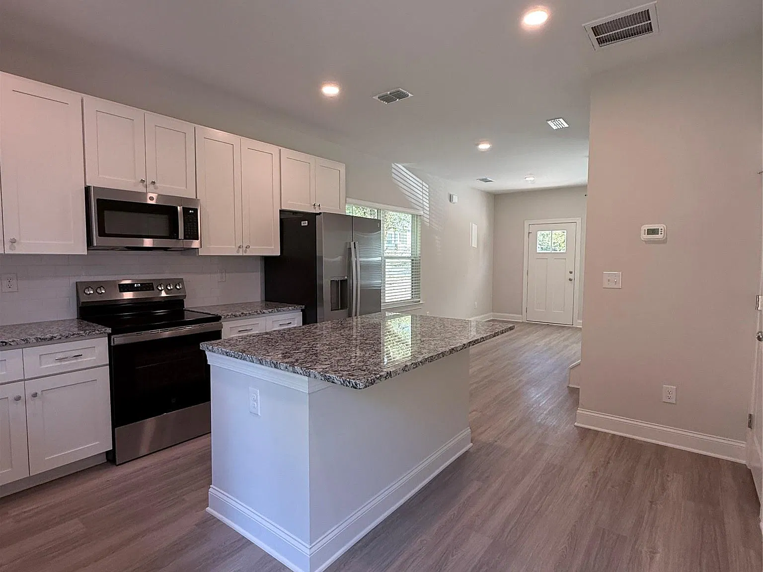 3 bed, 2.5 bath, $1,850 — Photo 3