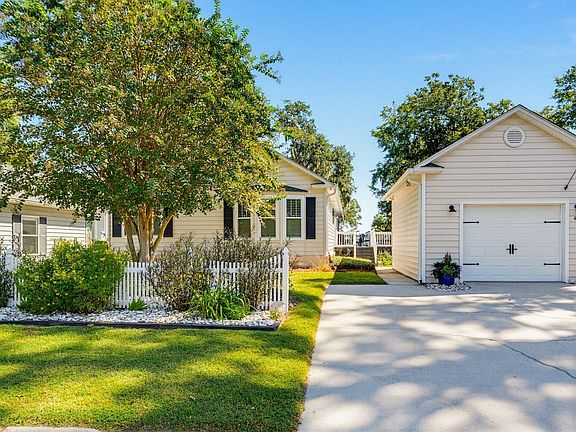 3rd image of 47 White Pond Boulevard