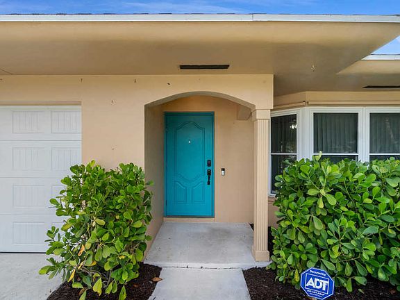 3rd image of 9844 Dogwood Ave