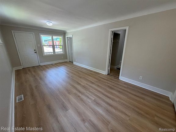 5th image of 1016 Gillett St