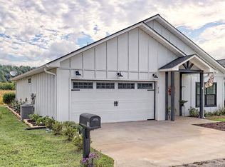 219 Riverwalk Cir, Hayesville, NC 28904