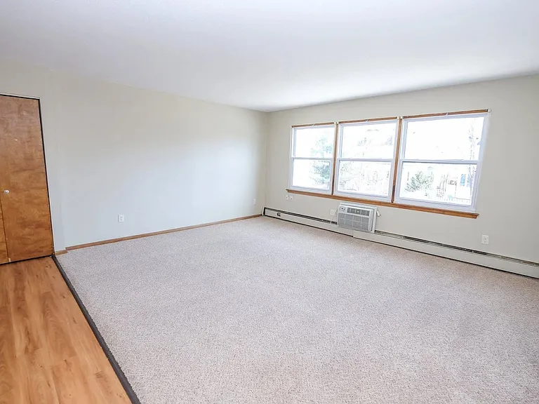 Welcome to Central Lakes of Uptown, where spacious living meets modern comfort. This bright and airy room offers the perfect canvas for your personal touch. Enjoy a serene lifestyle in a prime location. Schedule your visit today!