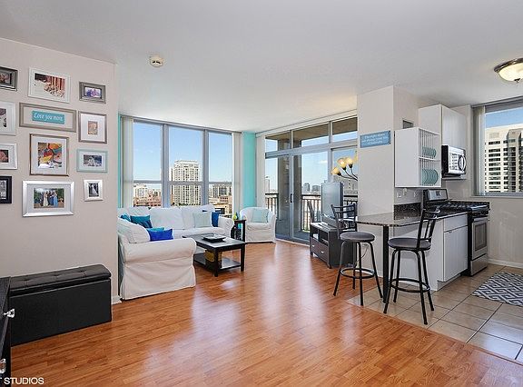 4th image of 600 N Dearborn St APT 1501